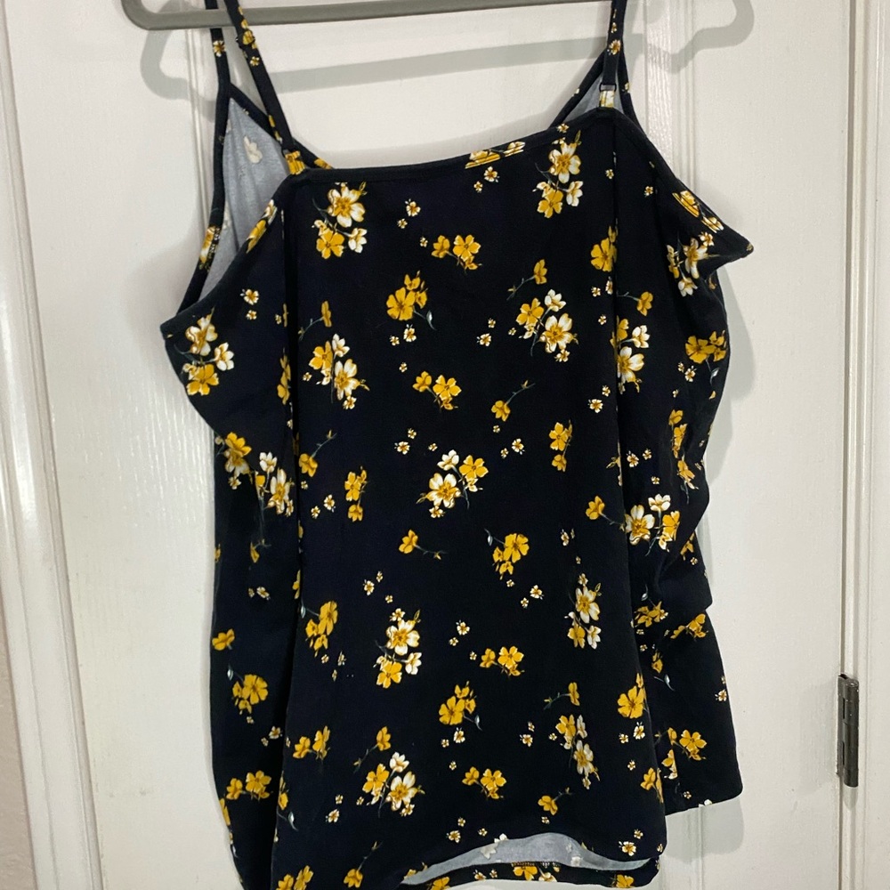 Torrid Foxy cami with flowers - Picture 4 of 4